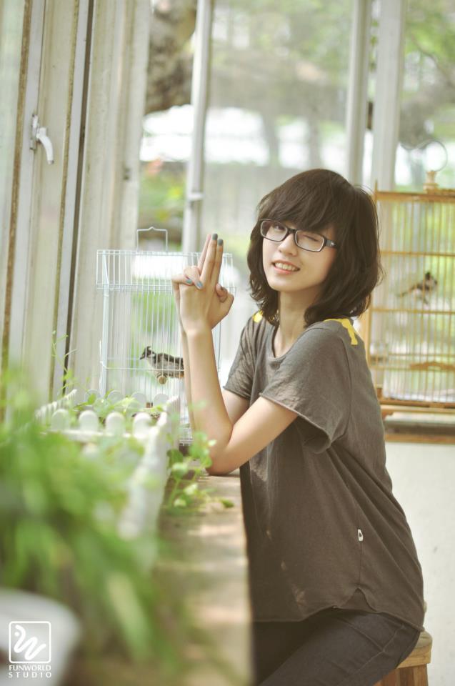 美女沦为公共精厕女友